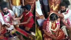 மகன் மாங்கல்யம் எடுத்து கொடுக்க... மறுமணம் செய்த பேராசிரியை.. அரிதிலும் அரிதான நெகிழ்ச்சி சம்பவம் 