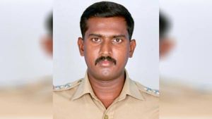 குடிபோதையில் பஸ்சை மறித்து 'குடிமகன்' ரகளை.. தடுக்க சென்ற சப்-இன்ஸ்பெக்டருக்கு கத்திக்குத்து! 