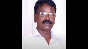  கூடலூர் ஷாக்.. ஆற்றில் ஒதுங்கிய சடலம்.. மீட்க சென்ற வீரர்.. காத்திருந்த அதிர்ச்சி 