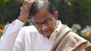 உங்களை பற்றி சோனியா அம்மாகிட்ட சொல்லுவேன்... சொல்லிகோங்க... ப.சிதம்பரத்தை டென்ஷனாக்கிய நிர்வாகி..! 