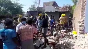 சிவகாசி: வீட்டில் பட்டாசு தயாரிக்கும் போது வெடி விபத்து - ஒருவர் பலி, பலர் படுகாயம் 