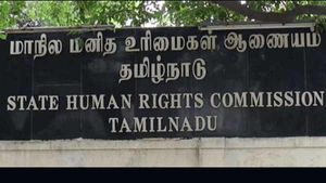 வழக்கறிஞர் மீது பொய் வழக்கு: டிஎஸ்பி உள்ளிட்ட ஆறு காவலர்களுக்கு மாநில மனித உரிமை ஆணையம் சம்மன் 