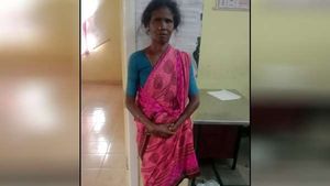 கோபத்தில் கத்திய கணவன்.. அடுப்பில் கொதித்த வெந்நீரை ஊற்றிய கொன்ற மனைவி.. தஞ்சையில் விபரீதம் 