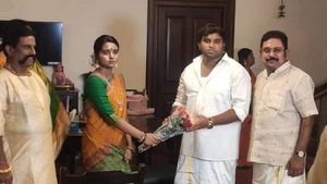 சமையலுக்கு 3 குழுக்கள்.. 2 நாட்களாக அணையாத அடுப்பு.. உறவினர்களால் உள்ளம் குளிர்ந்த டிடிவி தினகரன்..!