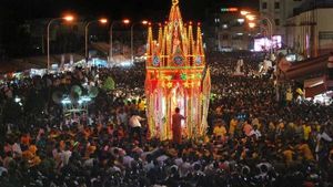மாதா பிறந்தநாள் கோலாகலம் : வேளாங்கண்ணி புனித ஆரோக்கிய மாதா பேராலய பெரிய தேர்பவனி 