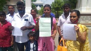 கலப்பு திருமணம் செய்த 30குடும்பங்கள்.. கிராமத்தைவிட்டு ஒதுக்கி வைக்கப்பட்ட அவலம்..ஆட்சியரிடம் புகார்