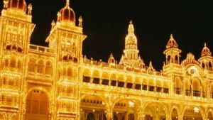 தசரா பண்டிகை திருவிழாக்கோலம் பூண்ட மைசூரு :  கொரோனா பரிசோதனை அறிக்கை கட்டாயம் - வழிகாட்டு நெறிமுறை 