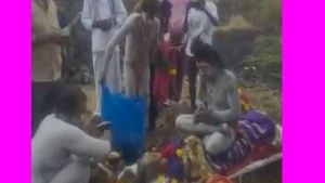 சுடுகாட்டில் சடலம் மீது ஏறி உட்கார்ந்த அகோரி மணிகண்டன்.. திடீர்னு வந்த சத்தம்.. நடுங்கி போன திருச்சி