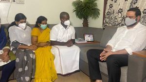 கூலிப்படைகளை ஒழிக்க வேண்டும்.. பாமக மா.செ குடும்பத்தை சந்தித்த பிறகு அன்புமணி ஆவேசம்..! 