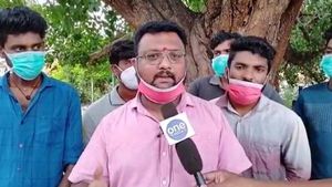 பேமிலி கூட ஓட்டு போடலைன்னு கலாய்க்கிறாங்க..தவறான தகவலால் .. வேட்பாளர் கார்த்திக் மனஉளைச்சல்  