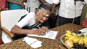  கை நடுநடுங்க கையெழுத்து... ஊராட்சி மன்றத் தலைவராக பொறுப்பேற்ற 90 வயது மூதாட்டி..! 