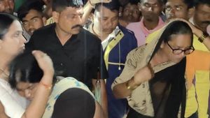 நள்ளிரவில் 'பேரதிர்ச்சி..' அப்படியே இடிந்து தரைமட்டமான வீடு.. கைக்குழந்தை உட்பட 7 பேர் உயிரிழப்பு