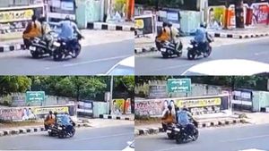 மதுரை கமிஷ்னர் ஆபிஸ் அருகே செயின் பறிப்பு .. ஆட்டோவிற்கு கைமாறும் செயின்.. புதிய ஆதாரம்.. வைரல் வீடியோ 