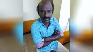 ராமேஸ்வரத்தில் பிரபல டிக் டாக் அழகிகளுடன் வந்த இளைஞர்.. செய்த பகீர் காரியம் 