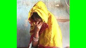 உச்சக்கட்ட அதிர்ச்சி.. மொத்தம் 8 பேர்.. ஓடும் ரயிலில் பெண் பலாத்காரம்.. கொள்ளை.. மும்பையில் பரபரப்பு