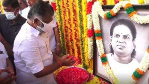 அதிமுக பொதுச் செயலாளர் ஓபிஎஸ்..! தேனியில் விண்ணை முட்டிய முழக்கம்! 