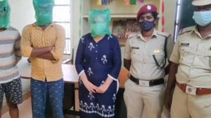 மசாஜ் சென்டர்களில் விபசாரம்.. 9 பேர் கைதில் திடீர் திருப்பம்.. பரபரக்கும் புதுவை! 