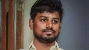 ஆவின் நிறுவனத்தில் பணிபுரிந்த.. முன்னாள் அமைச்சர் வளர்மதியின் மகன் சஸ்பெண்ட்.. என்ன நடந்தது? 