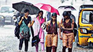 விடிய விடிய கொட்டிய கனமழை.. வீடுகளுக்குள் புகுந்த மழைநீர் - கரூர் மாவட்டத்தில் விடுமுறை 