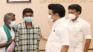 'ஜெயிச்சுட்டோம் மாறா'..  ஐஐடியில் சேரும் கூலித்தொழிலாளி மகன்! ஸ்டாலின் கொடுத்த சூப்பர் சர்ப்ரைஸ் 