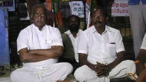நள்ளிரவில் பொன்னார் கைது..  திமுக எம்பி ஞானதிரவியம் மீது பாய்ந்த வழக்கு.. நெல்லையில் என்ன நடந்தது? 