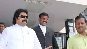 என்னங்க இது.. நம்ம சுதாகரனா இவர்.. இப்படி அடையாளமே தெரியாத அளவுக்கு மெலிஞ்சுட்டாரே! 