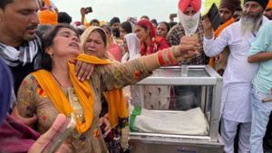 லக்கிம்பூர் வன்முறை :  உயிரிழந்த விவசாயிகள் குடும்பத்திற்கு ரூ.45 லட்சம் இழப்பீடு, அரசு வேலை 