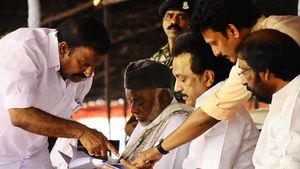 அன்பில் மகேஷ் Vs கே.என்.நேரு; திருச்சி மேயர் வேட்பாளர் யார்? களேபரத்துக்கு மத்தியில் காங். தூது! 