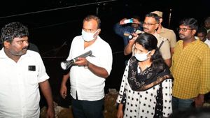 ஒரே ஒரு போன் கால்; நள்ளிரவு 1 மணி வரை களத்தில்; கனிமொழியின் அதிரடியால் அதிகாரிகள் திணறல்! 