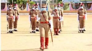 அப்பா இறந்தும் சுதந்திர தின அணிவகுப்பை நடத்திய நெல்லை இன்ஸ்பெக்டர் மகேஸ்வரி தற்கொலை முயற்சி 