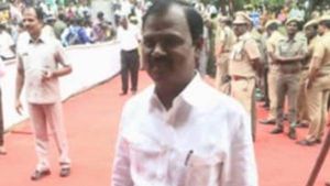 எடப்பாடி பழனிசாமியின் உதவியாளர் மணி அதிரடி கைது- அரசு வேலை வாங்கித் தருவதாக கூறி மோசடி!