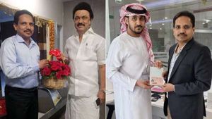  அமீரக திமுக அமைப்பாளர் எஸ்.எஸ்.மீரானுக்கு கோல்டன் விசா- முதல்வர் மு.க. ஸ்டாலினிடம் வாழ்த்து!