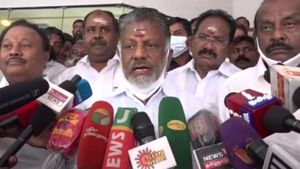 முல்லை பெரியாறு விவகாரம்: அதிமுக சீனியர்களுடன் மதுரையில் ஓபிஎஸ் மீட்டிங்! திமுக மீது குற்றச்சாட்டு 