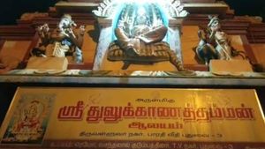 புதுவையில் சுவாமி சிலைகளை சேதப்படுத்திய மர்ம நபர்கள்.. சிசிடிவி காட்சிகள் வெளியீடு 