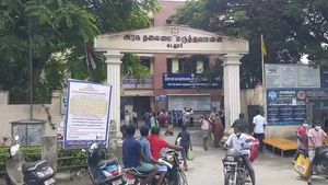 கடலூர் மாவட்டத்தில் வேகமாக பரவும் டெங்கு காய்ச்சல் 13 பேர் தனி வார்டில் சிகிச்சை 