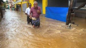 கொட்டி தீர்த்த மழை.. தனித்தீவுபோல் மாறிய குமரி.. வெள்ளத்தில் சிக்கி தவிக்கும் தோட்ட தொழிலாளர்கள்! 