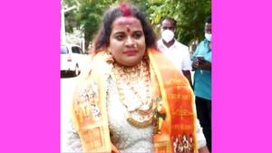 ஞாபகம் இருக்கா ஸ்ரீபவித்ராவை.. கிலோ கணக்கில் நகை.. லிப்ஸ்டிக், ஹை ஹீல்ஸ், கதிகலங்கிய பட்டுக்கோட்டை