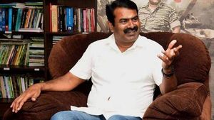 நானா சங்கி? பொதுமேடையில் காலணியை கழற்றி காட்டிய சீமான் மீது வேலூர் போலீசில் திமுக புகார் 