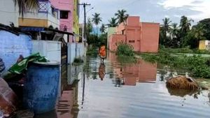சென்னை, கன்னியாகுமரியை தொடர்ந்து.. வெள்ளத்தில் மிதக்கும் கிருஷ்ணகிரி மாவட்டம் 