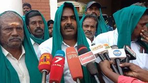 பயிர்க்கடன் உடனே வழங்குக! கரும்பு ஆதார விலையை உயர்த்துக! தஞ்சை விவசாயிகள் போராட்டம்! 