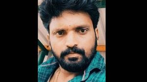 திருச்சியில் ஆட்டோ ஓட்டுநர் கொலை.. தந்தையை இழந்து தவிக்கும் 3 குந்தைகள் 