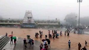  திருப்பதியில் தொடர் மழையால் ஏழுமலையானை தரிசிக்க முடியலையா? தேதியை மாற்றலாம் 
