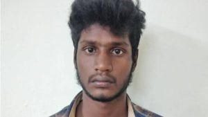 கோவையில் இன்னொரு சம்பவம்..  10 ஆம் வகுப்பு மாணவியை கடத்தி திருமணம் செய்வதாக பாலியல் பலாத்காரம் 