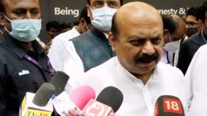ஹெலிகாப்டர் விபத்தில் பிபின் ராவத் மீட்கப்பட்டு மருத்துவமனைக்கு ஷிப்ட்! கர்நாடக முதல்வர் சொன்ன தகவல்
