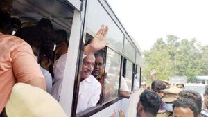 கோவையில் எச்.ராஜா ஆவேச போராட்டம்.. கைது செய்து அழைத்துச் சென்ற காவல்துறை