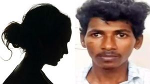 கழிவறையில் குழந்தை பெற்ற சிறுமி.. கம்பி எண்ணும் காதலன்.. திருச்சியில் அதிர்ச்சி