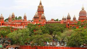 காஞ்சிபுரம் வரதராஜ பெருமாள் கோயில் வழக்கு.. தமிழக அரசு பதிலளிக்க ஹைகோர்ட் உத்தரவு 