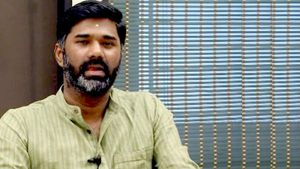 தமிழக அரசு பற்றி சர்ச்சைக்குரிய ட்வீட்.. பிரபல யூடியூபர் மாரிதாஸ் அதிரடி கைது!