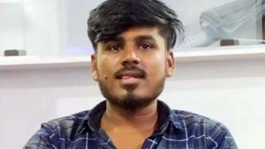 திருப்பாச்சி பட பாணியில் திருச்சியில் கொலை.. போஸ்டர் அடித்து கொலை செய்த ரவுடி கும்பல்! 