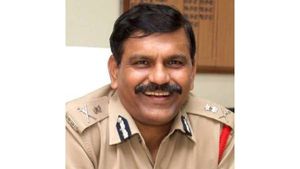 ஒரு ஐபிஎஸ் அதிகாரி பேசும் பேச்சா இது?.. 